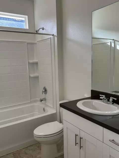 Bath - 2734 Austere Ave, Redding, CA 96003 photo 3 of 4