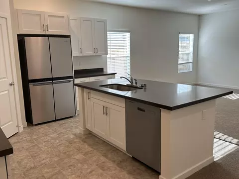 Kitchen - 2734 Austere Ave, Redding, CA 96003 photo 6 of 8