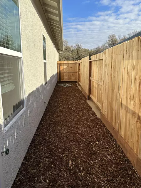 Exterior - 2734 Austere Ave, Redding, CA 96003 photo 5 of 13
