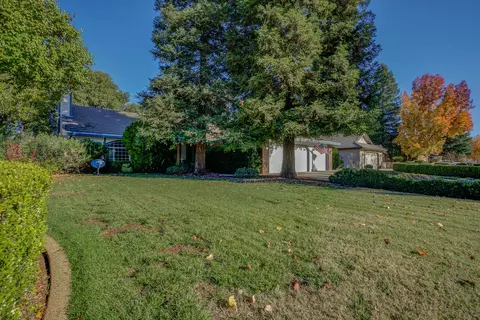 2272 Castlewood Dr, Redding, CA 96002