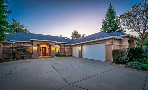 2721 Madison River Dr, Redding, CA 96002 photo 2