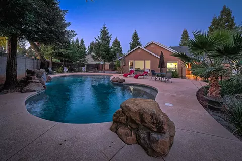 2721 Madison River Dr, Redding, CA 96002