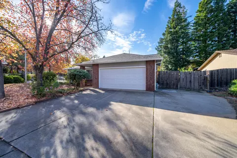 4415 Moyvane Dr, Redding, CA 96001 photo 3