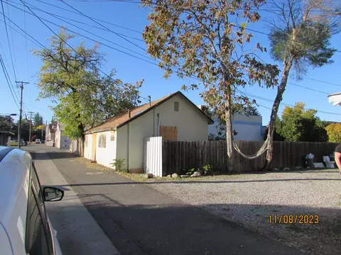 1045 Parkview Ave, Redding, CA 96001 photo 3