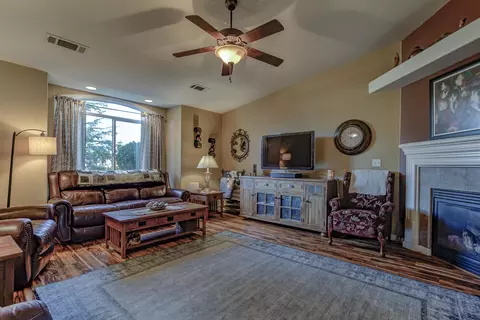 4548 Cerro Ln, Redding, CA 96001 photo 4