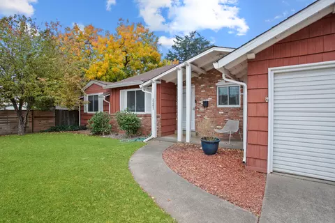 2202 Canal Dr, Redding, CA 96001 photo 2