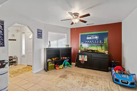 6411 Hemlock St, Redding, CA 96001 photo 4