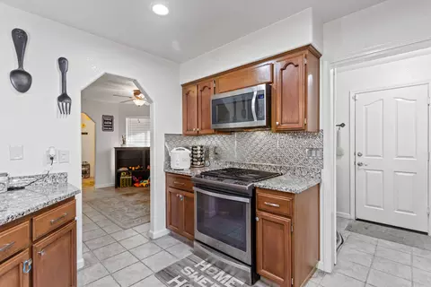 6411 Hemlock St, Redding, CA 96001 photo 9