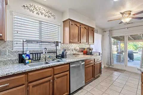 6411 Hemlock St, Redding, CA 96001 photo 8