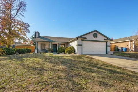 1096 Grouse Dr, Redding, CA 96003