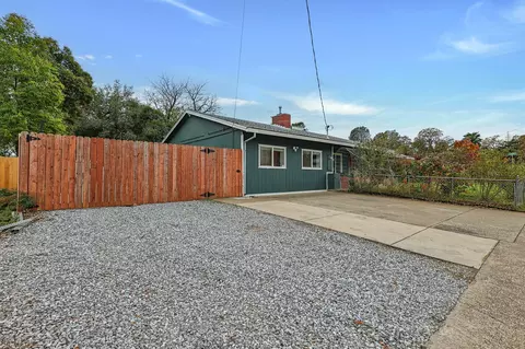 1487 Oakdale Ln, Redding, CA 96002 photo 3