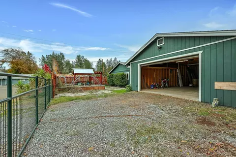 1487 Oakdale Ln, Redding, CA 96002 photo 5