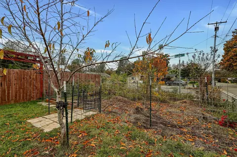 1487 Oakdale Ln, Redding, CA 96002 photo 37