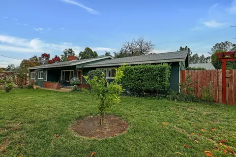 1487 Oakdale Ln, Redding, CA 96002 photo 2