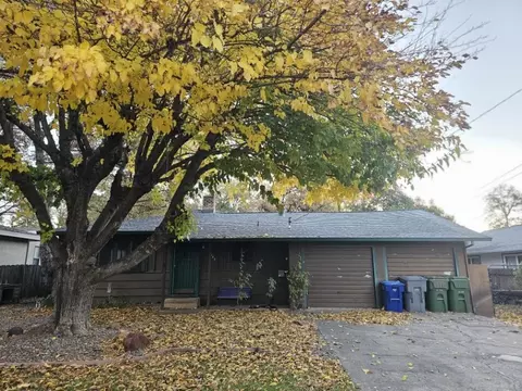 Exterior - 2189 Deerfield Ave, Redding, CA 96002 photo 2 of 4