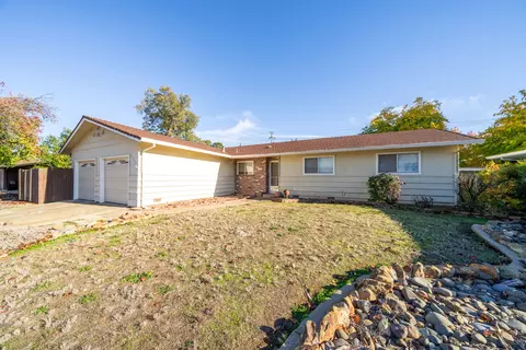 4235 Oro St, Redding, CA 96001 photo 3