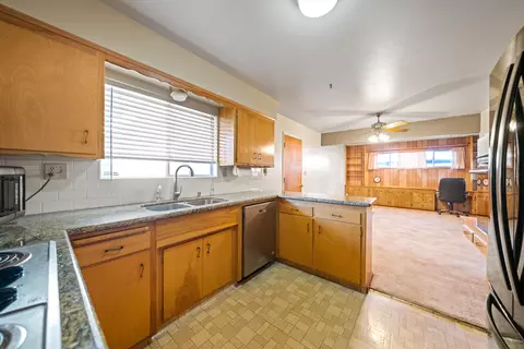 4235 Oro St, Redding, CA 96001 photo 9