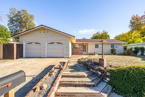 4235 Oro St, Redding, CA 96001 photo 2