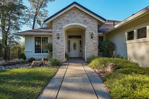 1502 St Andrews Dr, Redding, CA 96003 photo 2