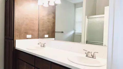 Bath - 4764 Squirrel Run Ct, Redding, CA 96002 photo 4 of 7