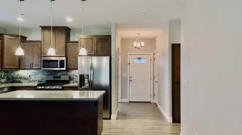 Kitchen - 4764 Squirrel Run Ct, Redding, CA 96002 photo 3 of 7