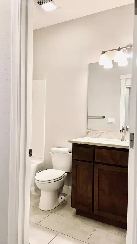 Bath - 4764 Squirrel Run Ct, Redding, CA 96002 photo 1 of 7