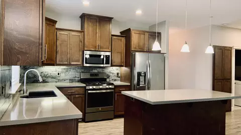 Kitchen - 4764 Squirrel Run Ct, Redding, CA 96002 photo 4 of 7