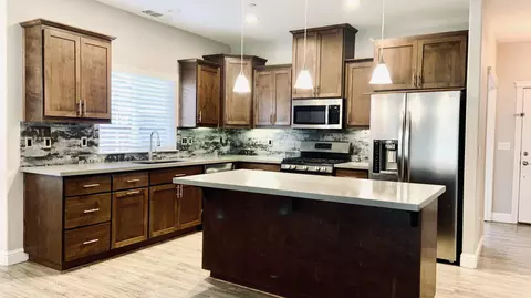 Kitchen - 4764 Squirrel Run Ct, Redding, CA 96002 photo 2 of 7