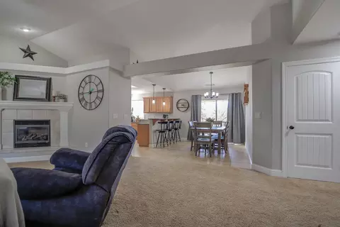 11734 Brinda Ln, Redding, CA 96003 photo 8