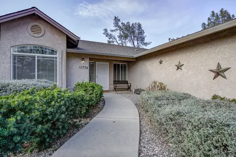 11734 Brinda Ln, Redding, CA 96003