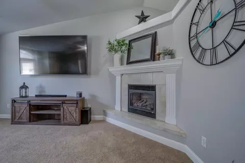 11734 Brinda Ln, Redding, CA 96003 photo 9