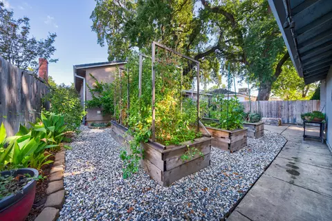 735 Gold St, Redding, CA 96001 photo 39
