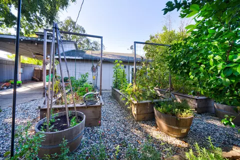 735 Gold St, Redding, CA 96001 photo 35