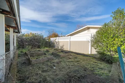 1050 Deodar Way, Redding, CA 96003 photo 34