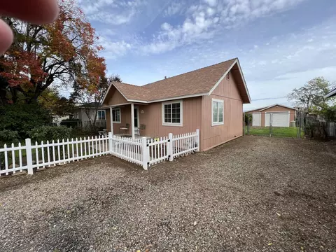 3151 Veda St, Redding, CA 96001 photo 2