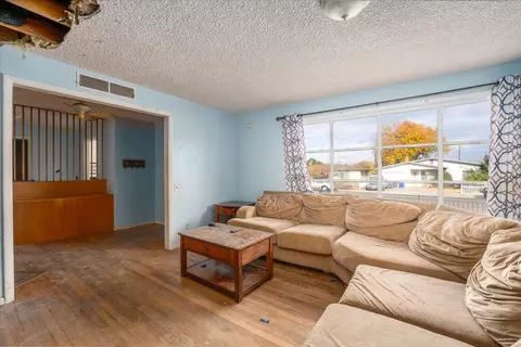 Living - 1605 Walbridge St, Red Bluff, CA 96080 photo 1 of 4