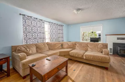 Living - 1605 Walbridge St, Red Bluff, CA 96080 photo 2 of 4