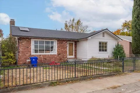 Exterior - 1605 Walbridge St, Red Bluff, CA 96080 photo 2 of 8