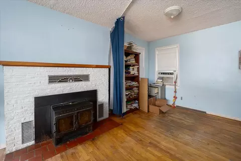 Living - 1605 Walbridge St, Red Bluff, CA 96080 photo 4 of 4