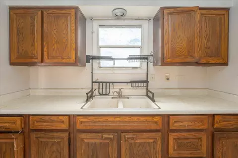Kitchen - 1605 Walbridge St, Red Bluff, CA 96080 photo 2 of 2