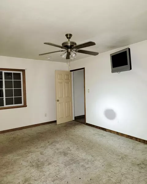 Bedroom - 44961 Pine Shadows Rd, Mcarthur, CA 96056 photo 2 of 2