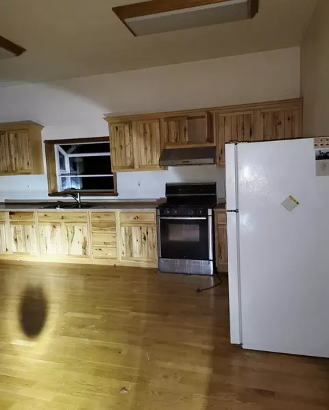 Kitchen - 44961 Pine Shadows Rd, Mcarthur, CA 96056 photo 3 of 5