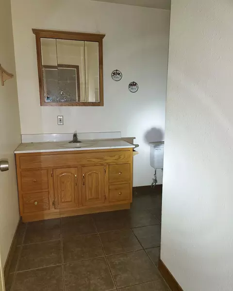 Bath - 44961 Pine Shadows Rd, Mcarthur, CA 96056 photo 1 of 2