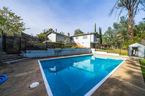 1330 Scenic Way, Redding, CA 96001