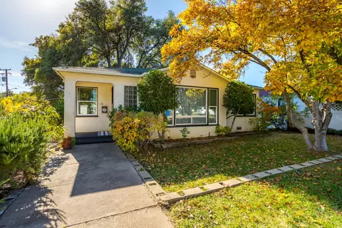784 Lakeview Dr, Redding, CA 96001