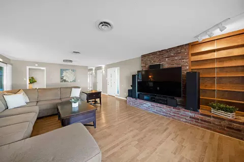 635 Orchard Estates Dr, Redding, CA 96001 photo 3