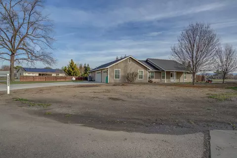 7450 Redamonti Dr, Los Molinos, CA 96055