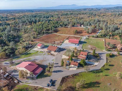 14000 Cub Trl, Bella Vista, CA 96008