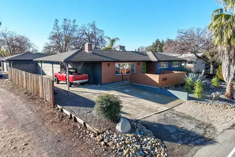 1735 Riviera Dr, Redding, CA 96001