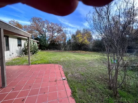 Exterior - 2945 Pioneer Dr, Redding, CA 96001 photo 6 of 7
